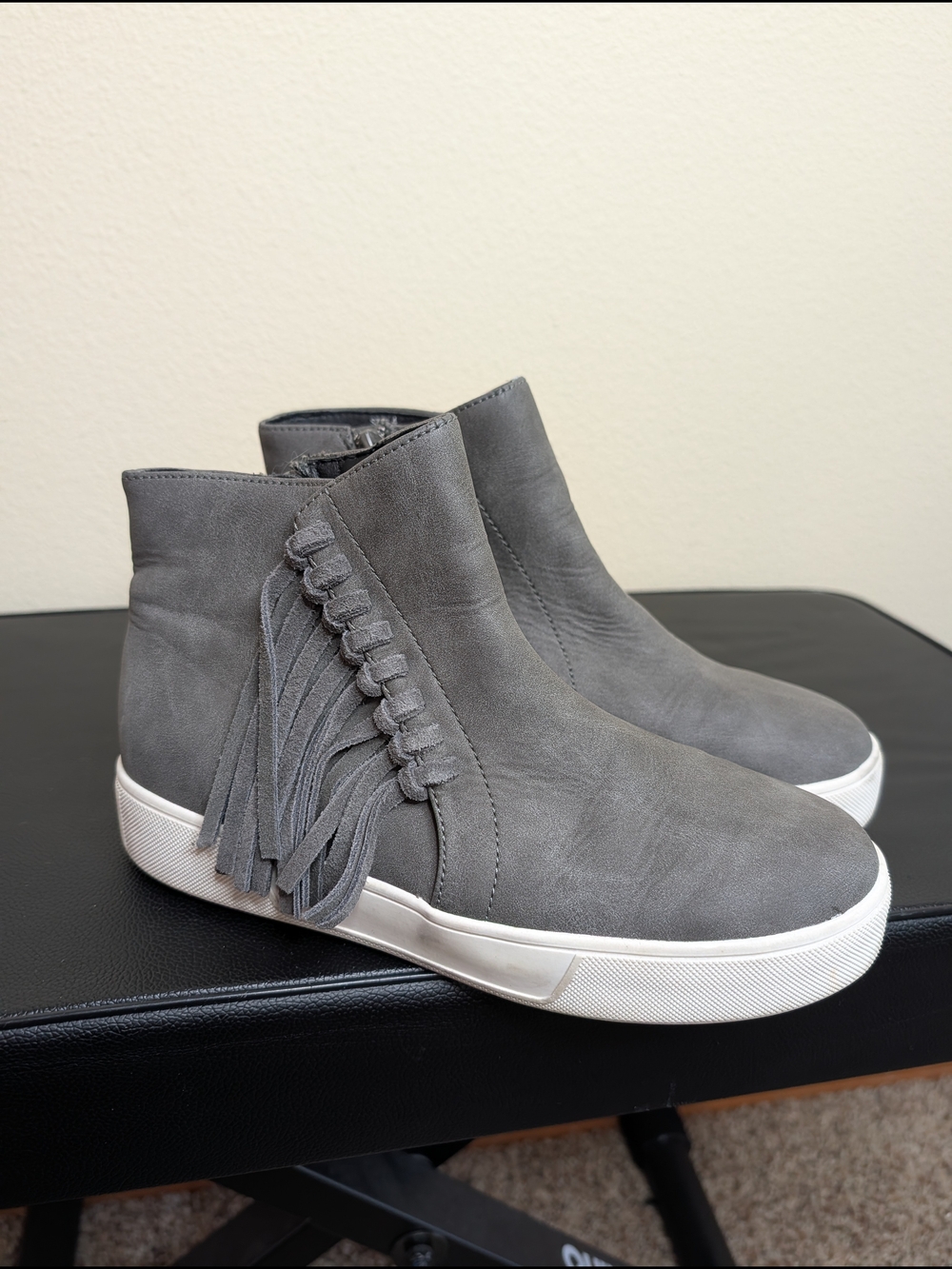 Volatile Kids Gray Fringe High Top Sneaker Boots‎ Girls Size 4 Side Zip